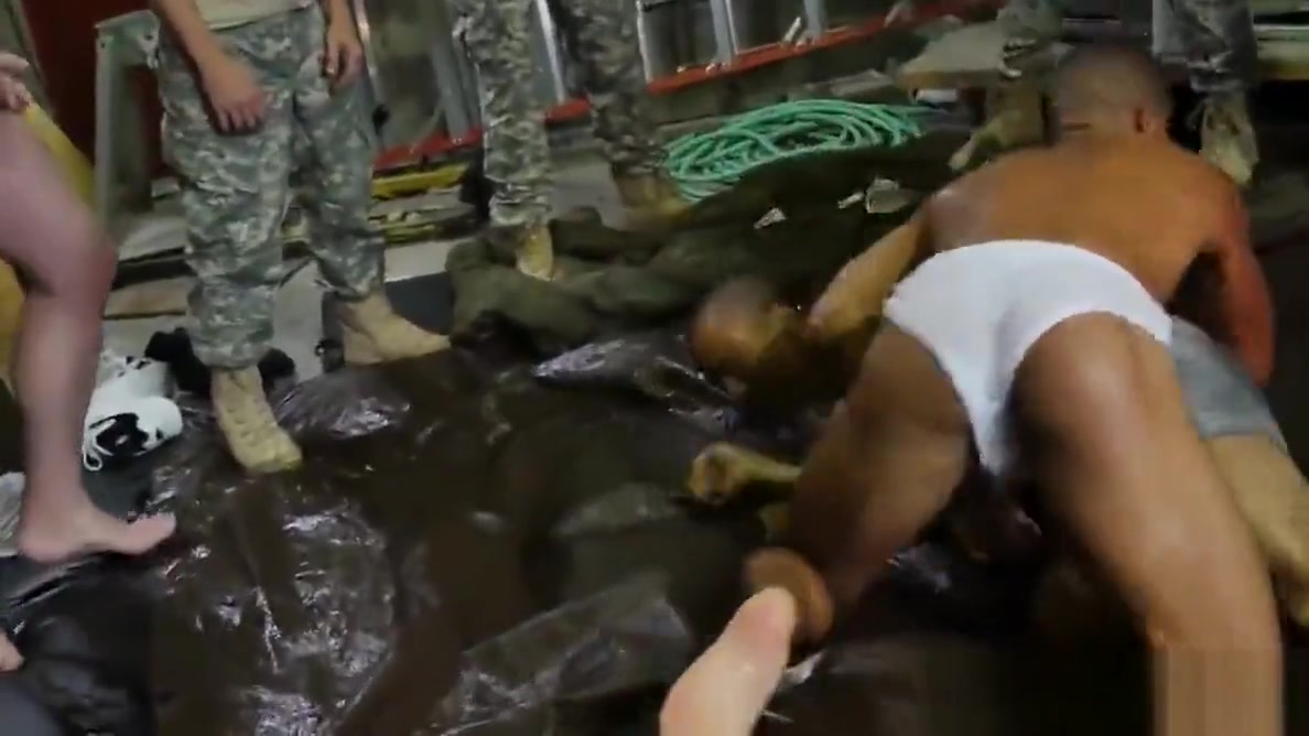 Tattooed army muscle drills tight asshole