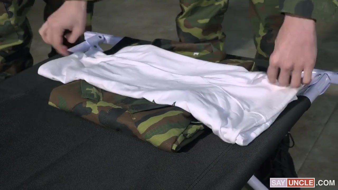 Folding With My Sergeant - MilitaryDick