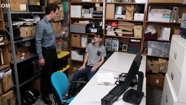 YoungPerps - Nerdy Twink Railed Out By A Security Guard