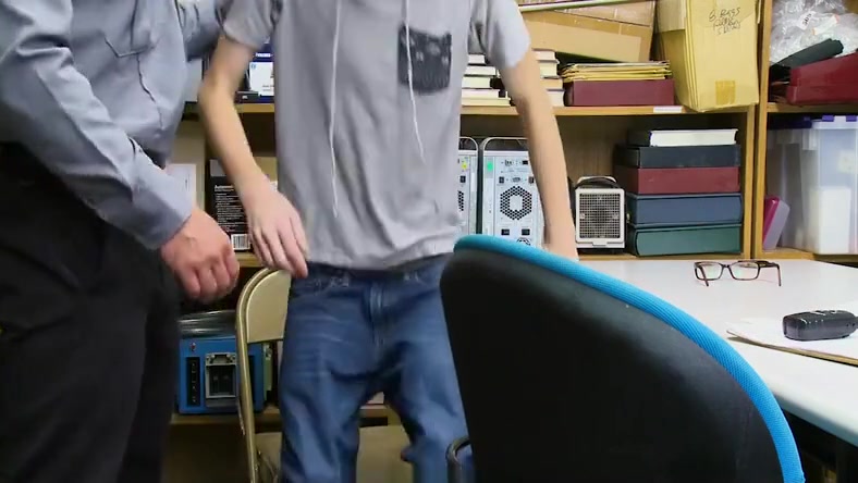 YoungPerps - Nerdy Twink Railed Out By A Security Guard