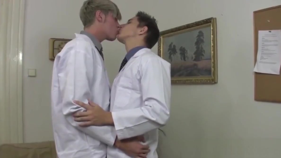 Doctor 18yo Kevin Ateah caught masturbation before bareback