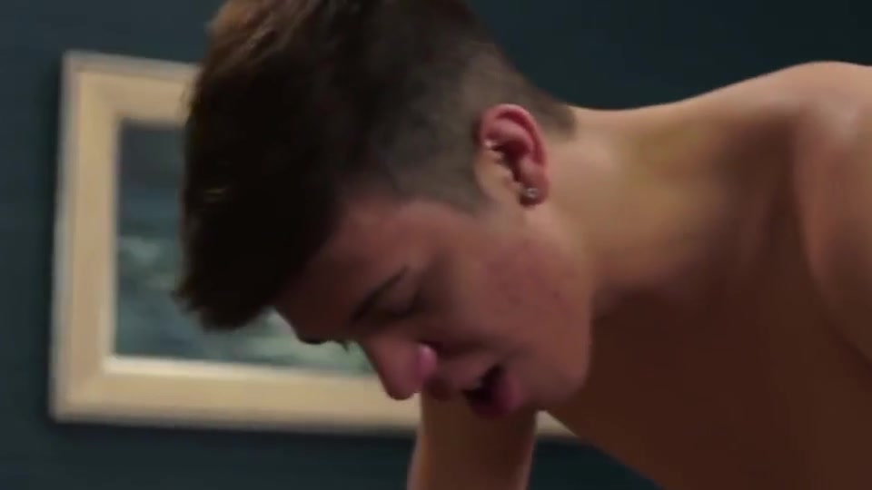 Sexy Bareback Twinks Have Sex In The Shower