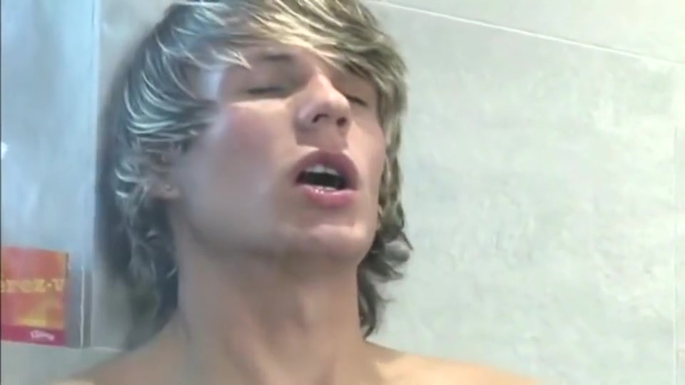 Raw Fuck Buddies - Bare Sex In The Shower