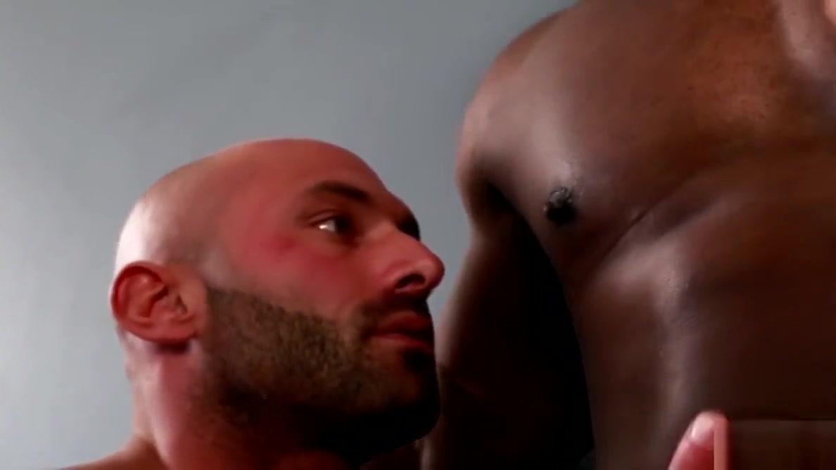 Buff black hunk enjoys kinky threeway