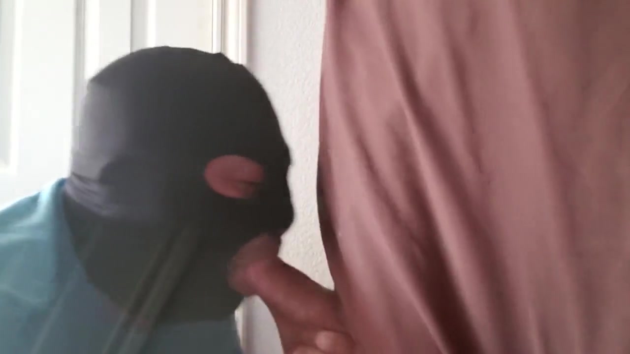 Str8 guy comes over on his lunch break and uses my gloryhole