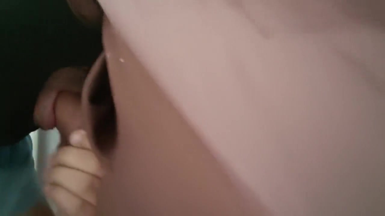 Str8 guy comes over on his lunch break and uses my gloryhole