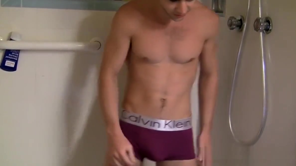 Muscle jock Zack Randall cums after shower masturbation