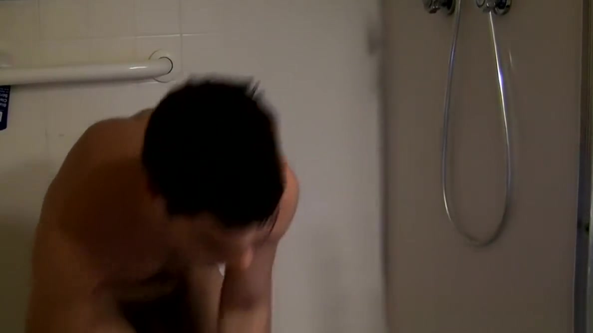 Muscle jock Zack Randall cums after shower masturbation