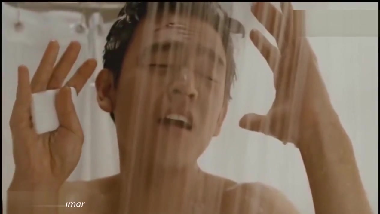 Men's shower room : singing with buddies in movies (funny compil)