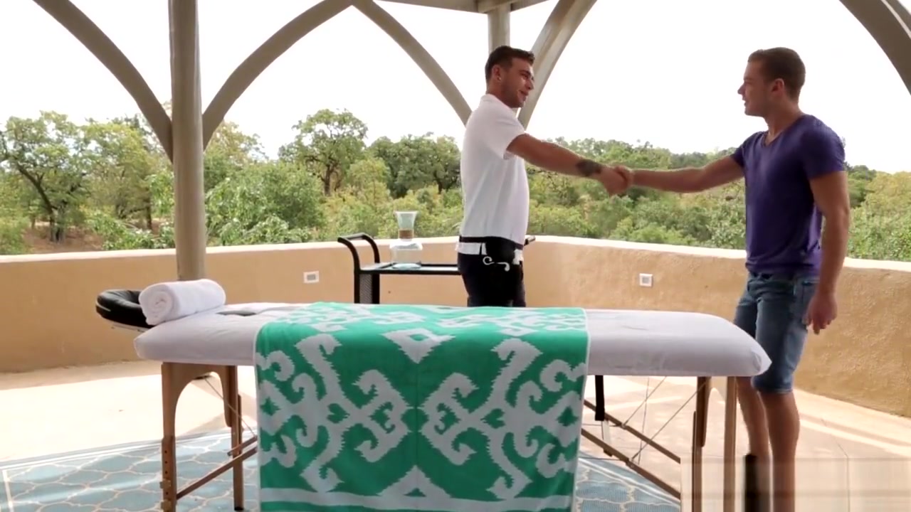 NextDoorTwink Ian Levine Fucked On Massage Table