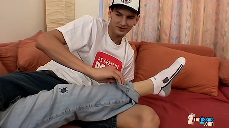 Bi Boys Foot Fun And Sucking Session - Michael Sipos And Bunny