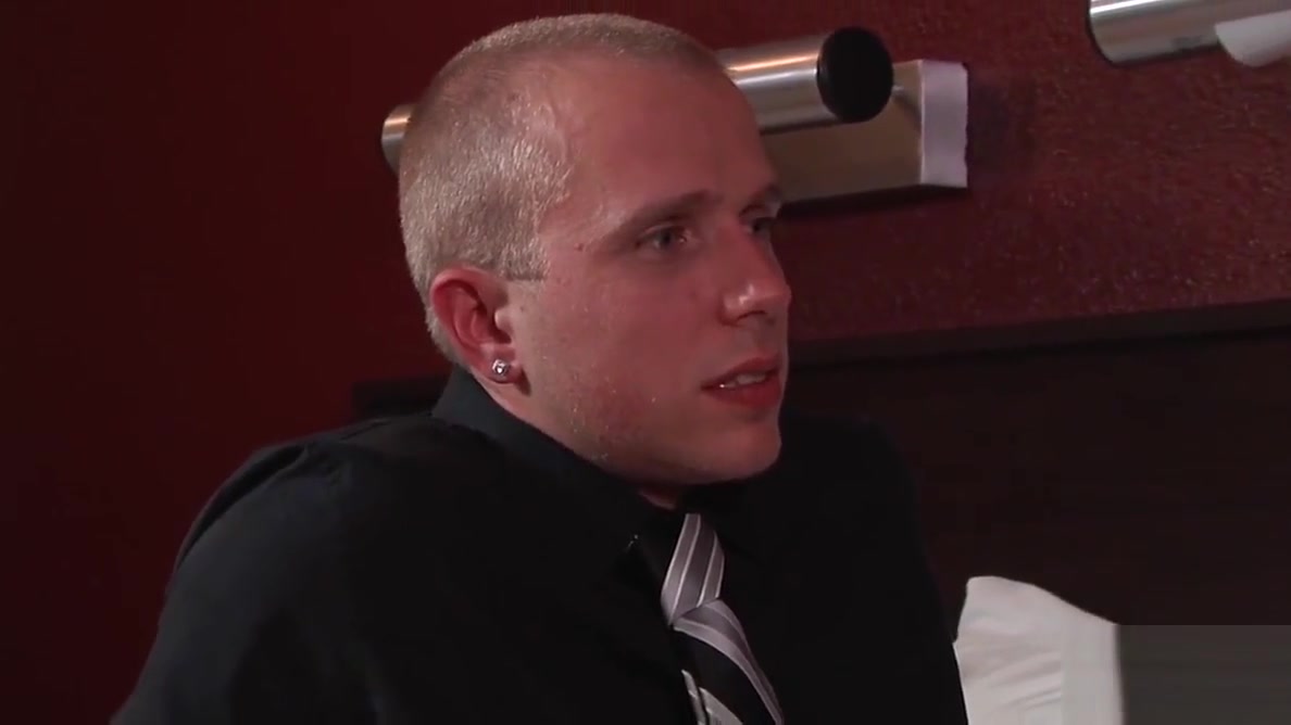 Playful Johnny Rapid strips down and works out nervous Rob