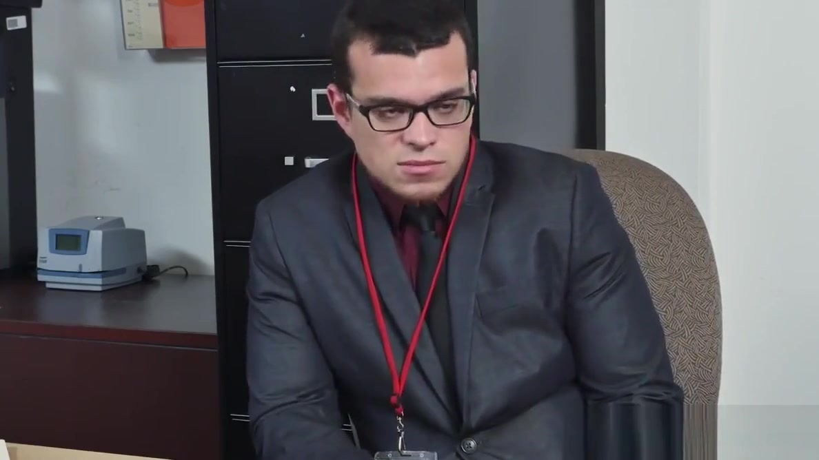 Office boss drills dicksucking employee