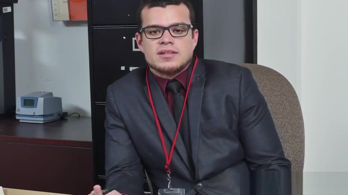 Office boss drills dicksucking employee