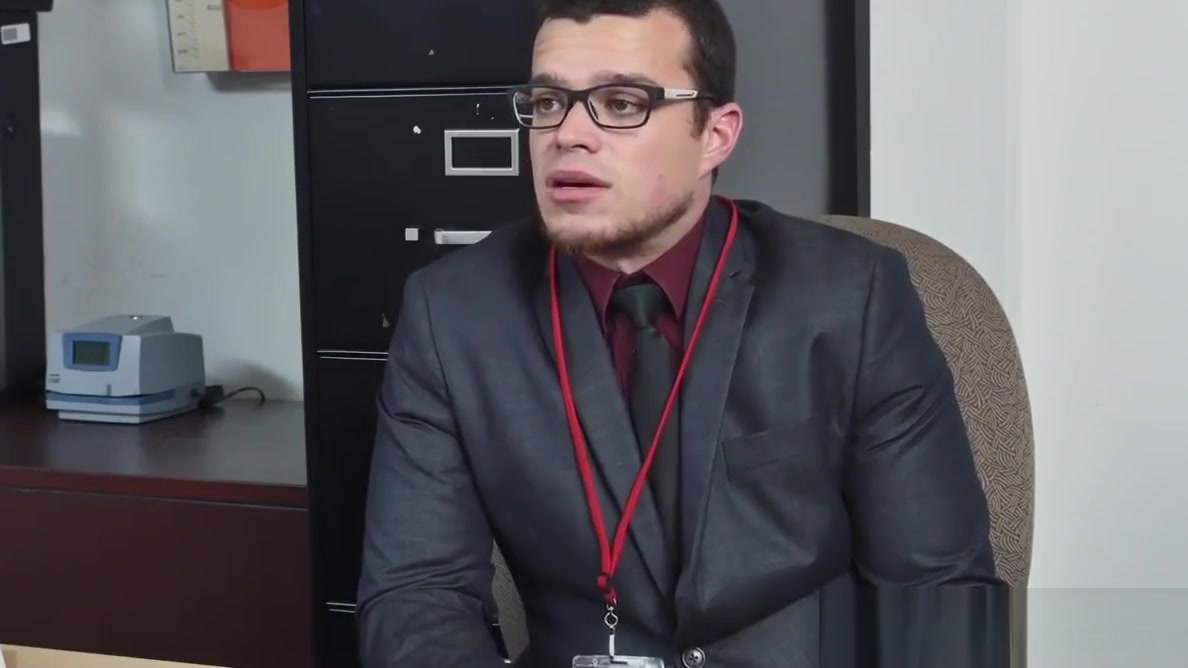 Office boss drills dicksucking employee