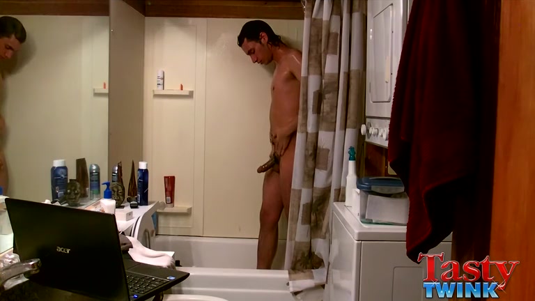 Tristan Hollister's Shower Fun