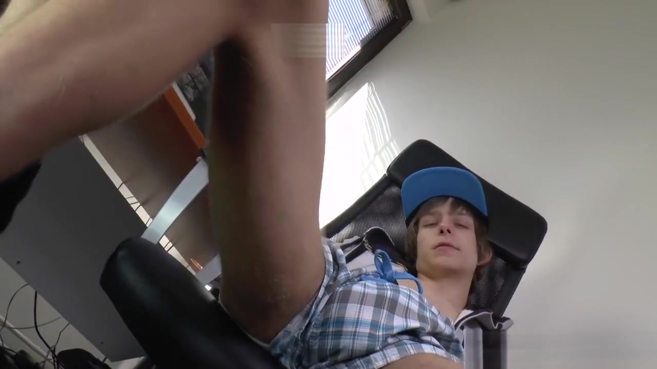 Handjob in the Office