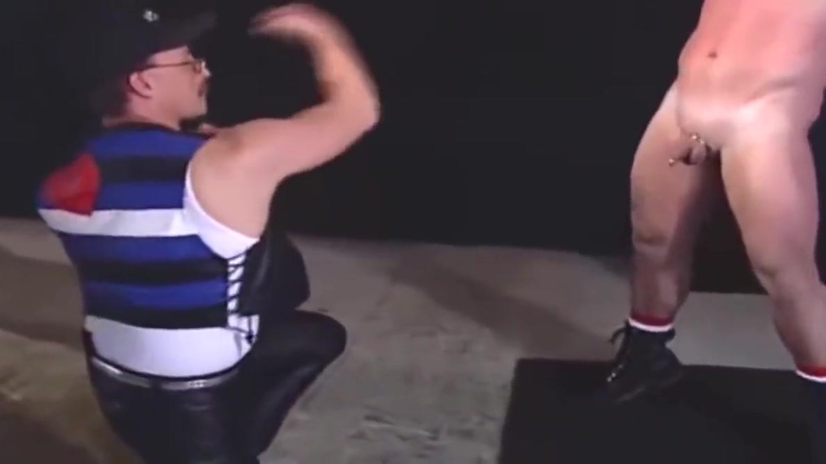 classic leather kink