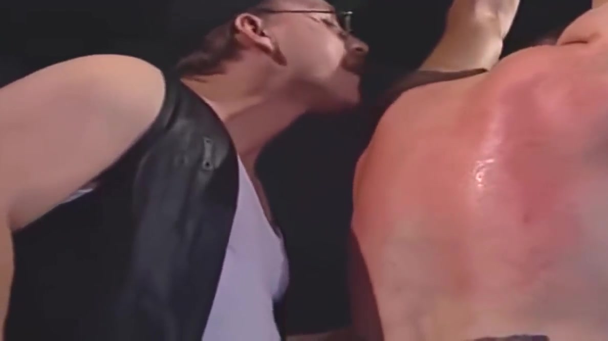 classic leather kink