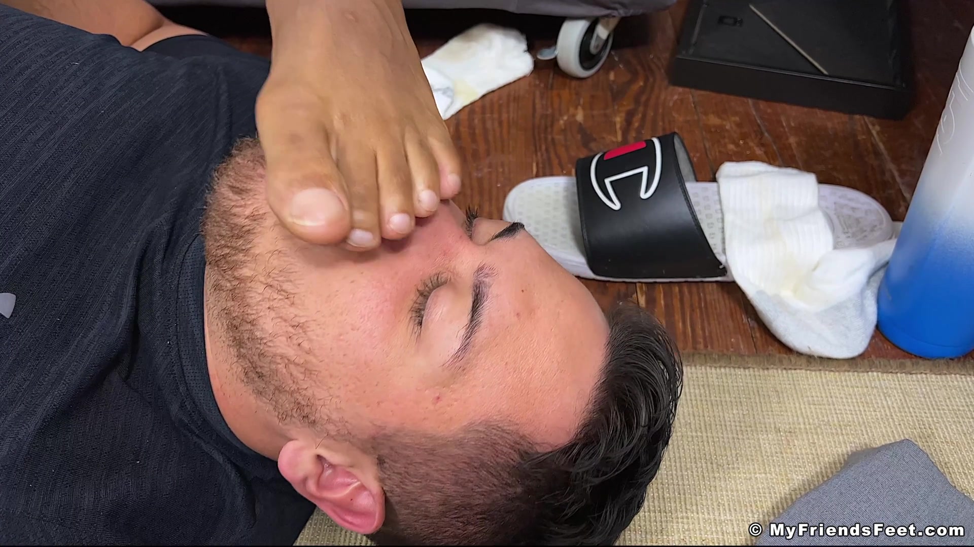 Dallas Foot-Trains His New Roommate - Dallas