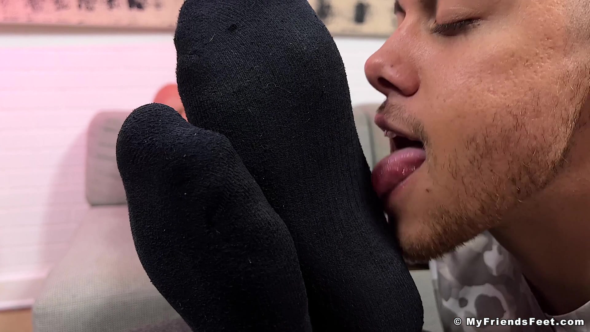Drew Muscle & Foot Worshiped - Drew