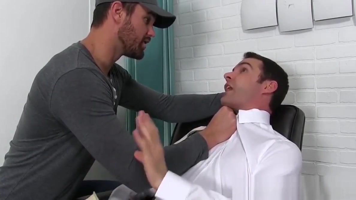 Dominant inked jock toe licked by soft office stud