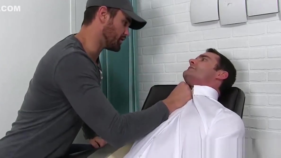 Dominant inked jock toe licked by soft office stud