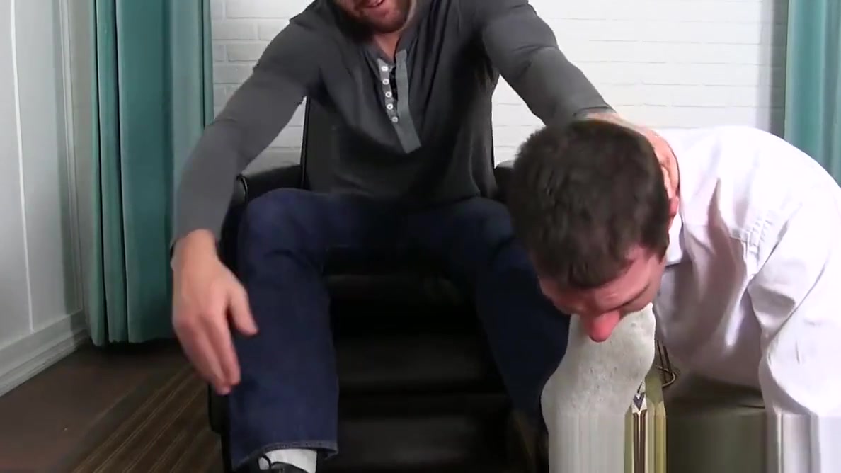 Dominant inked jock toe licked by soft office stud