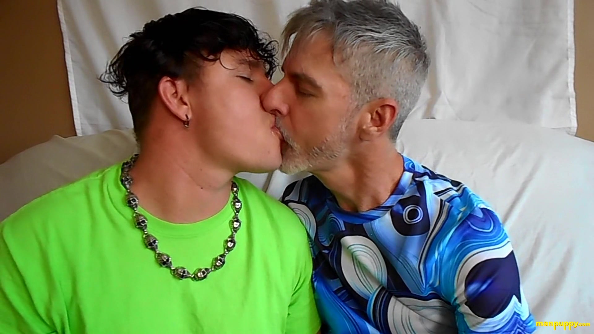 Hot Gay Kissing With Richard & Leo - Leo Blue & Richard Lennox