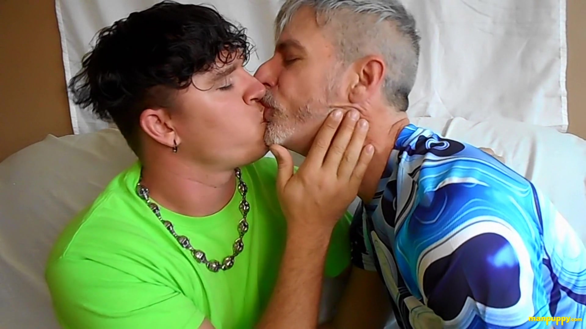 Hot Gay Kissing With Richard & Leo - Leo Blue & Richard Lennox