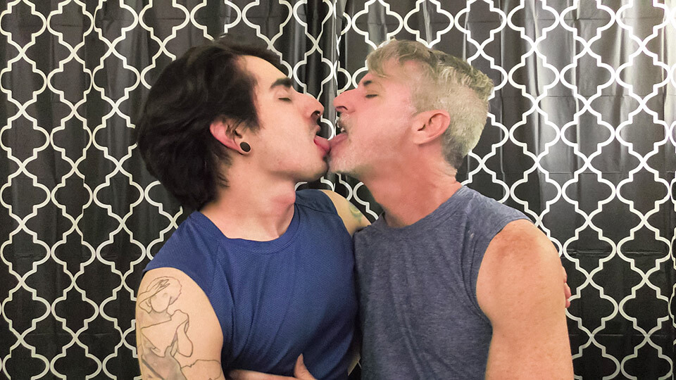 Hot Gay Kissing With Johnny & Richard - Johnny Mercy & Richard Lennox