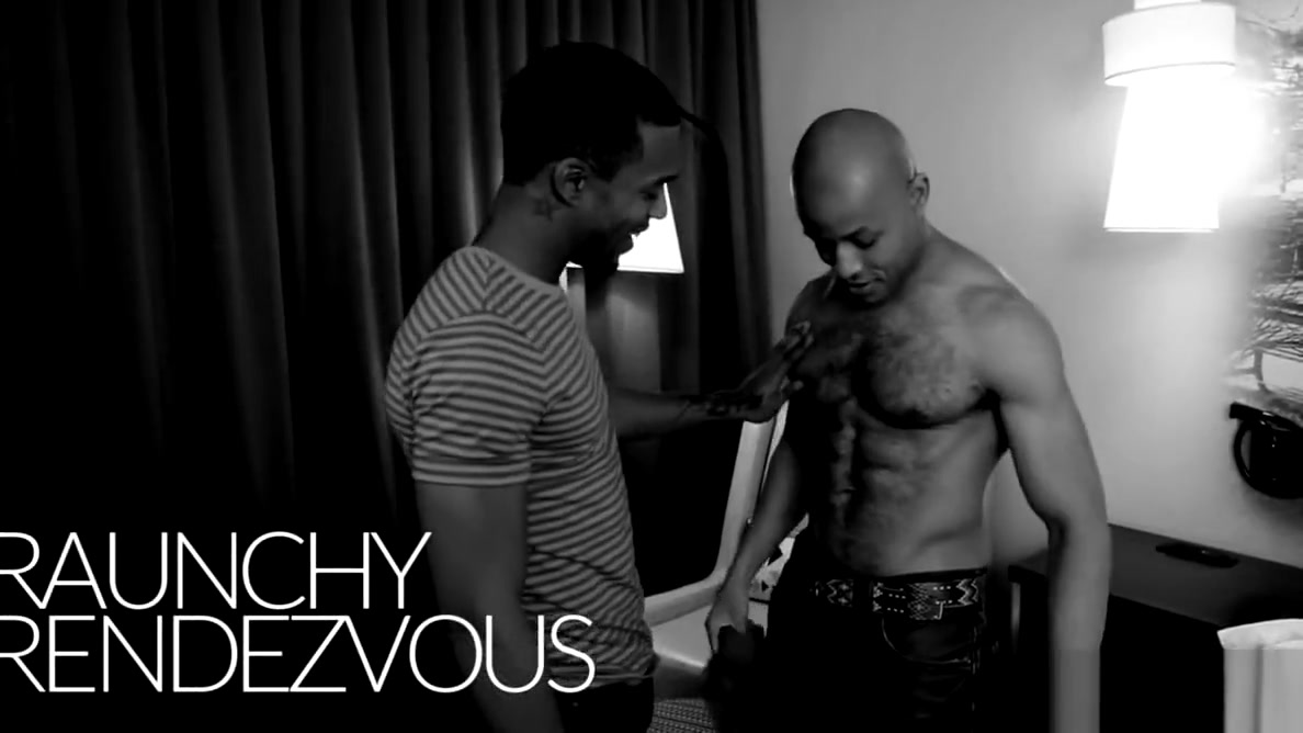 NextDoorEbony Hooking up with Hung Stud from the Gym