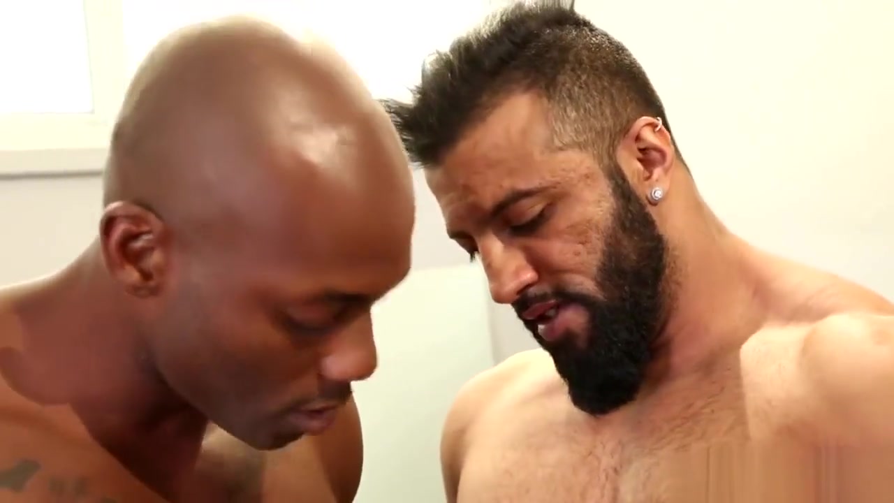 NextDoorEbony Cum On Gym Buddies