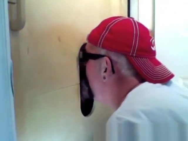 Amateur Gloryhole Cock Suck and Cum Swallow