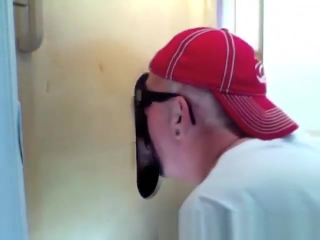 Amateur Gloryhole Cock Suck and Cum Swallow