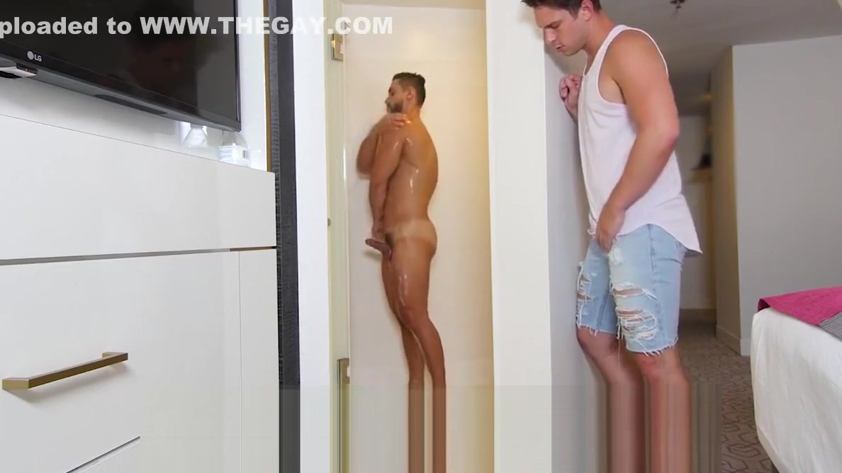 ShowerBait Str8 Arad Winwin shower fucked by Casey Jacks