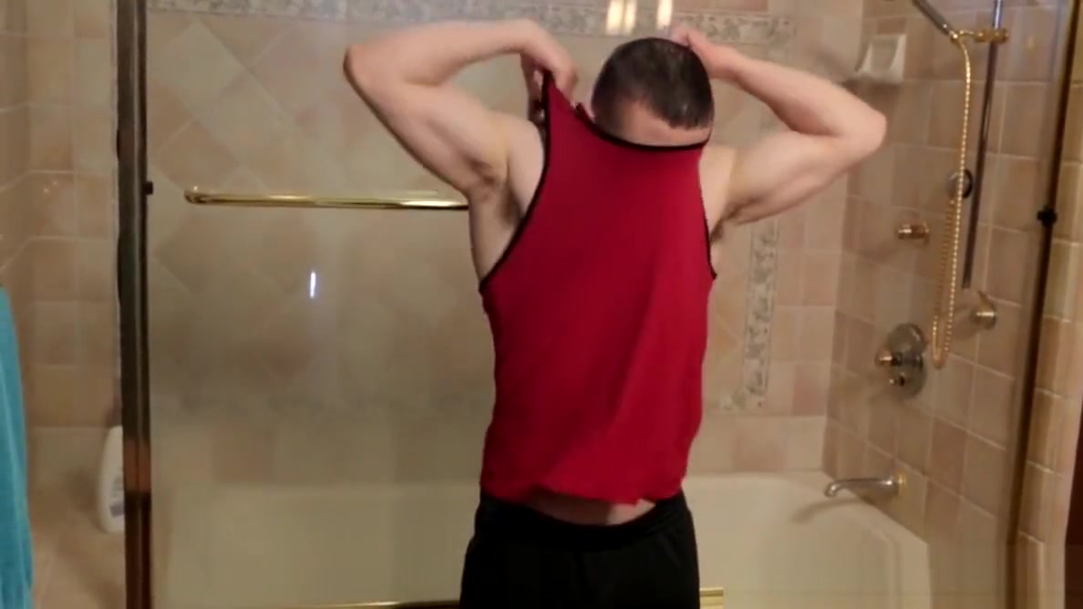 Amateur jock takes shower before anal sex