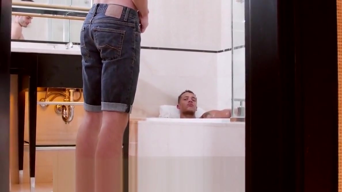 ShowerBait Str8 Vincent James shower fucked by Kevin Blaise
