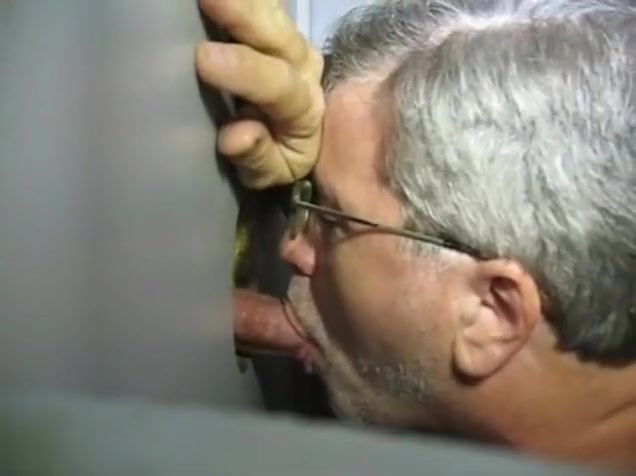 COCKSUCKER AT WORK AT THE GLORY HOLE