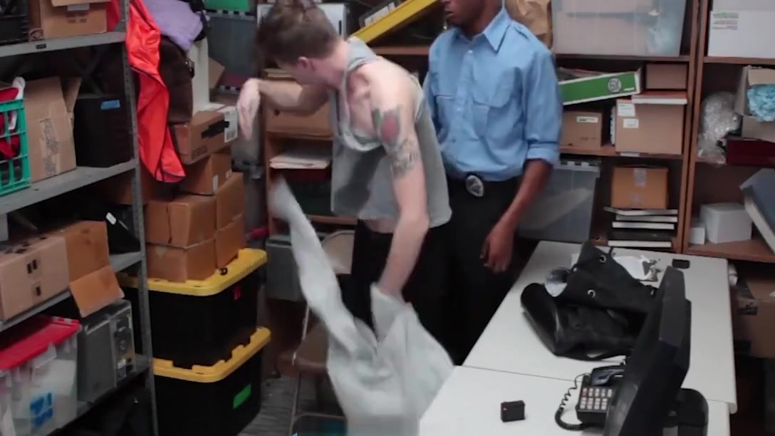 YoungPerps-Security guard barebacks young punk with attitude