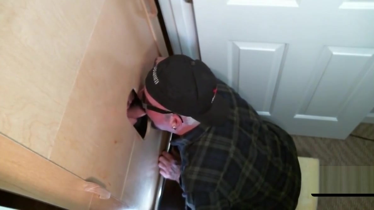 Naughty butt pirate found perfect glory hole schlong