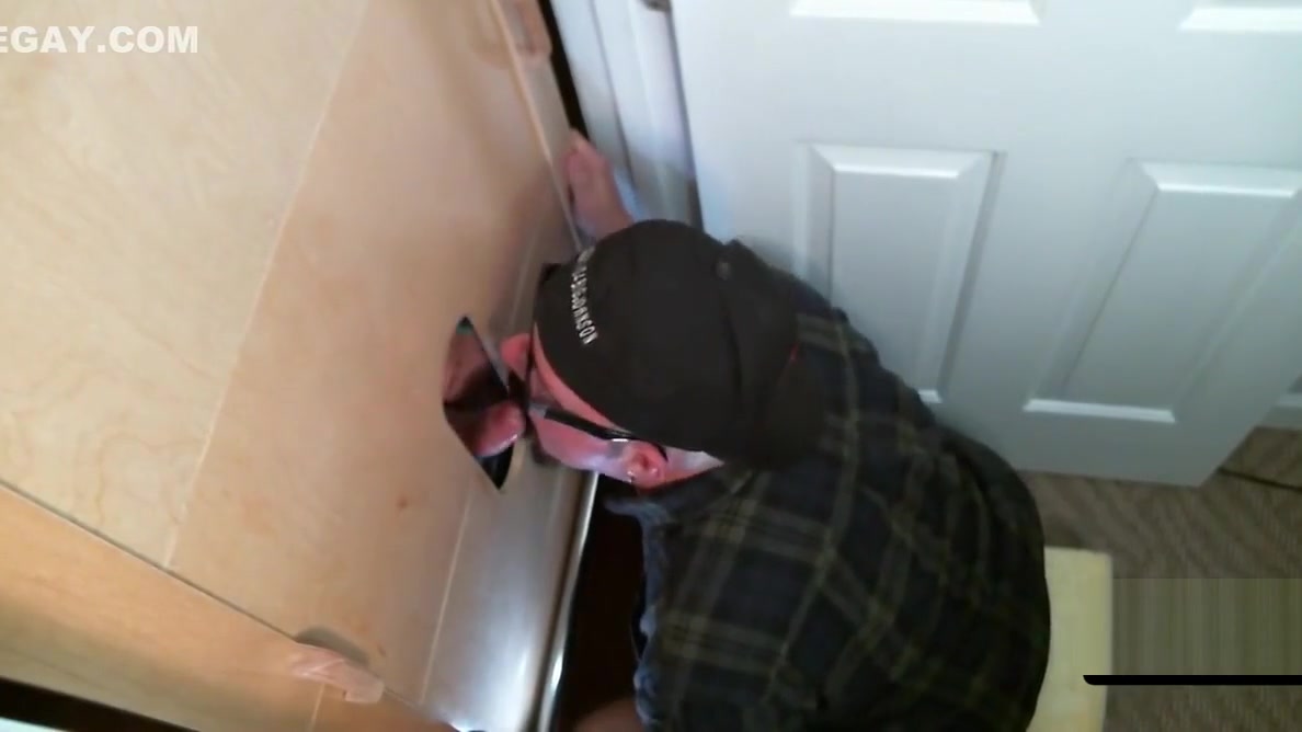 Naughty butt pirate found perfect glory hole schlong