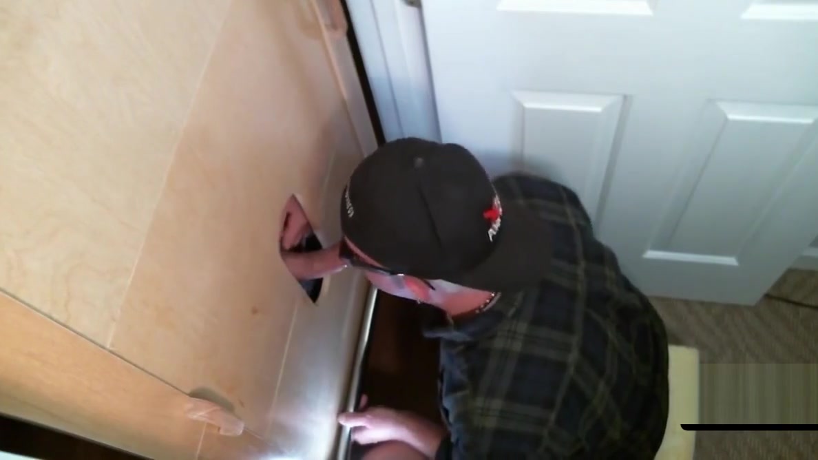 Naughty butt pirate found perfect glory hole schlong