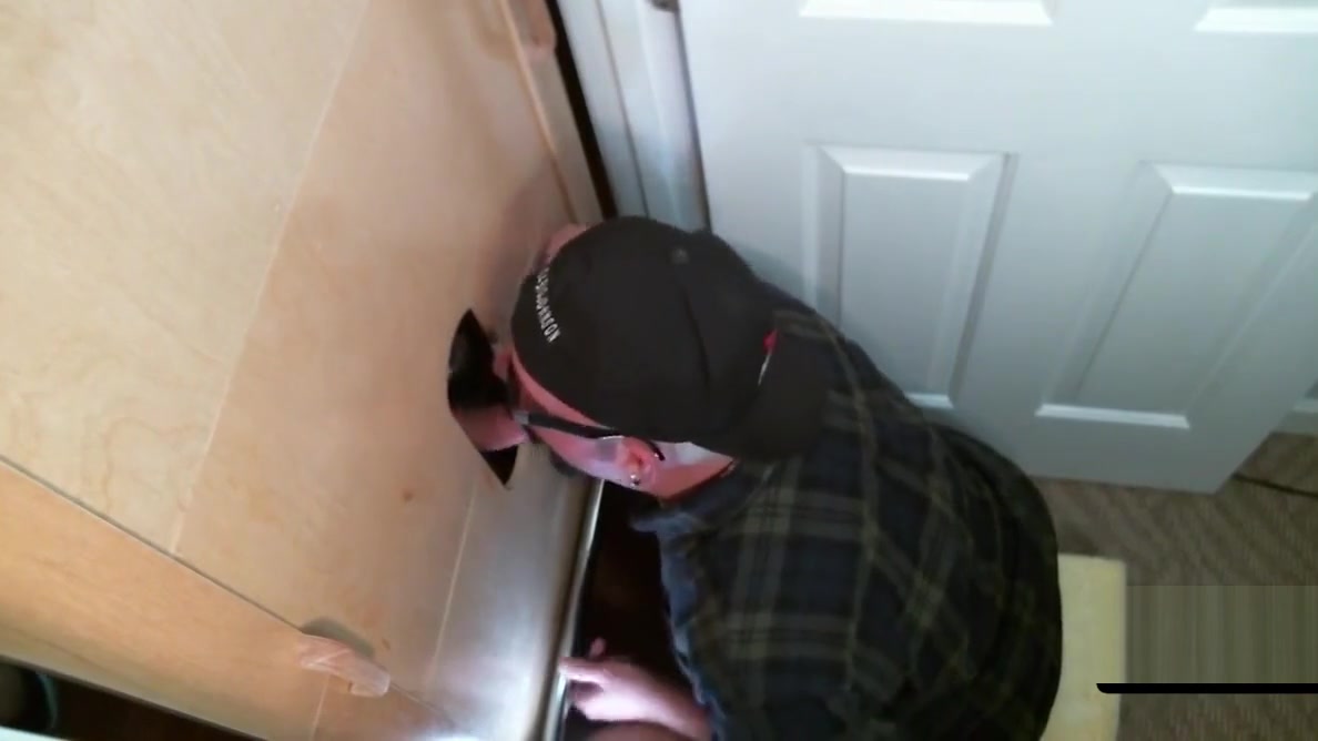 Naughty butt pirate found perfect glory hole schlong