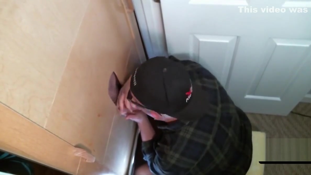 Naughty butt pirate found perfect glory hole schlong