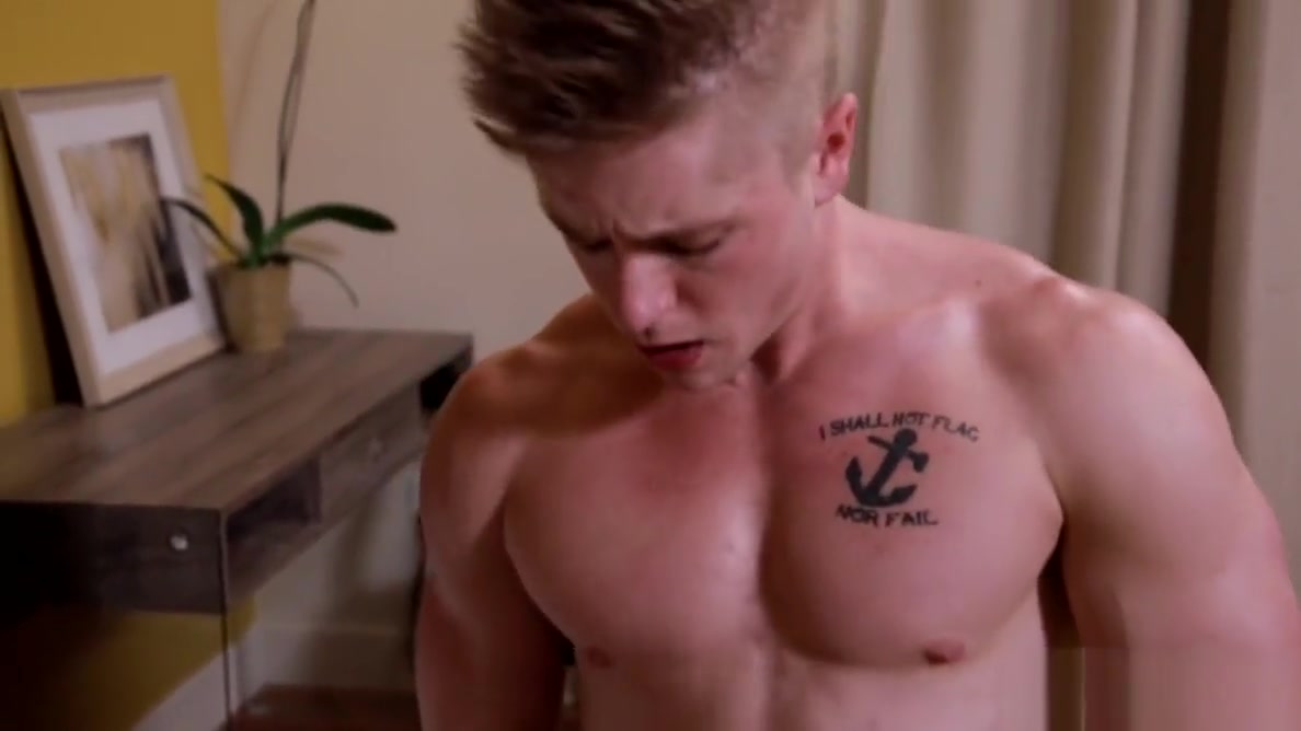 NextDoorBuddies Chris Blades Breaks in College Hunk