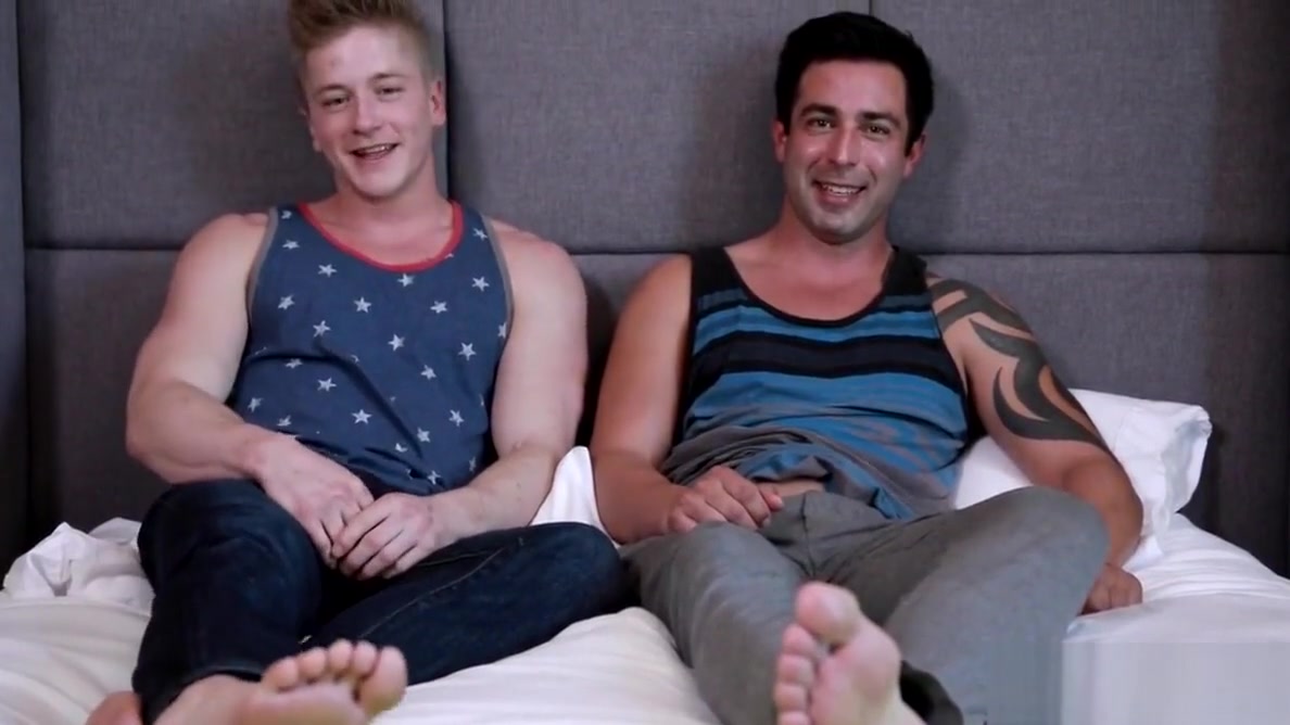 NextDoorBuddies Chris Blades Breaks in College Hunk