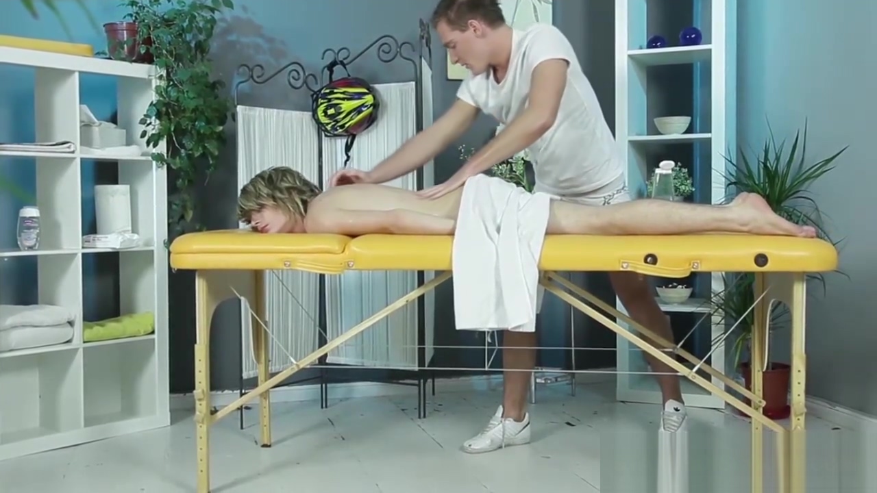 Twink gets expert massage