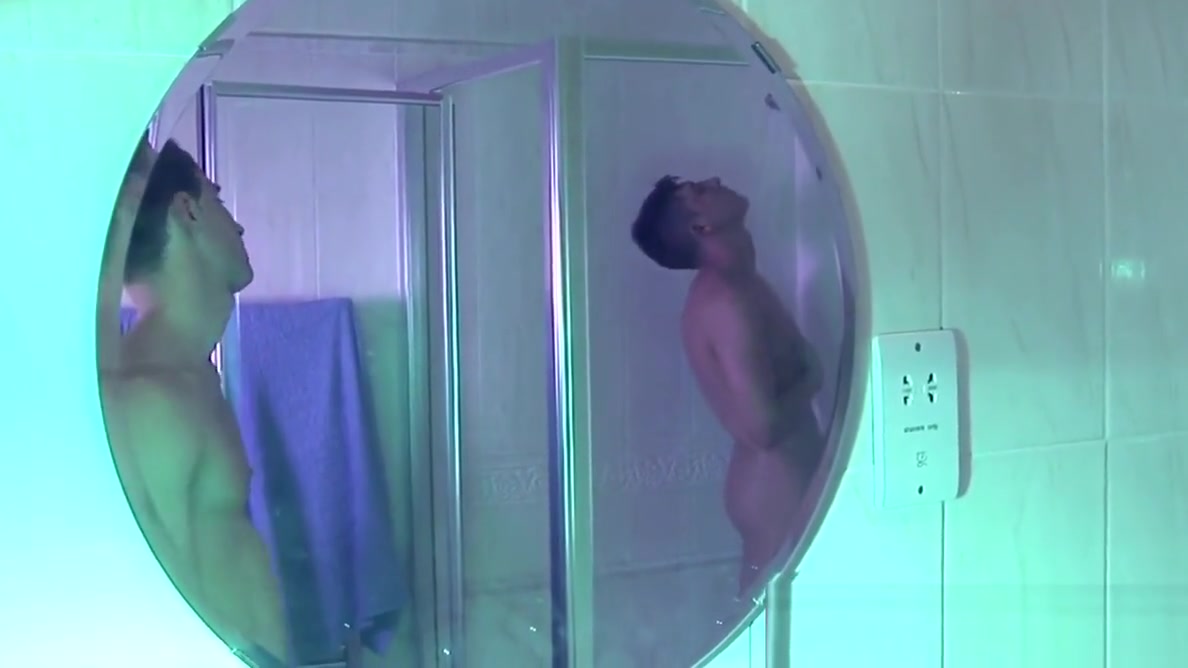 English lad spunked after anal in the shower