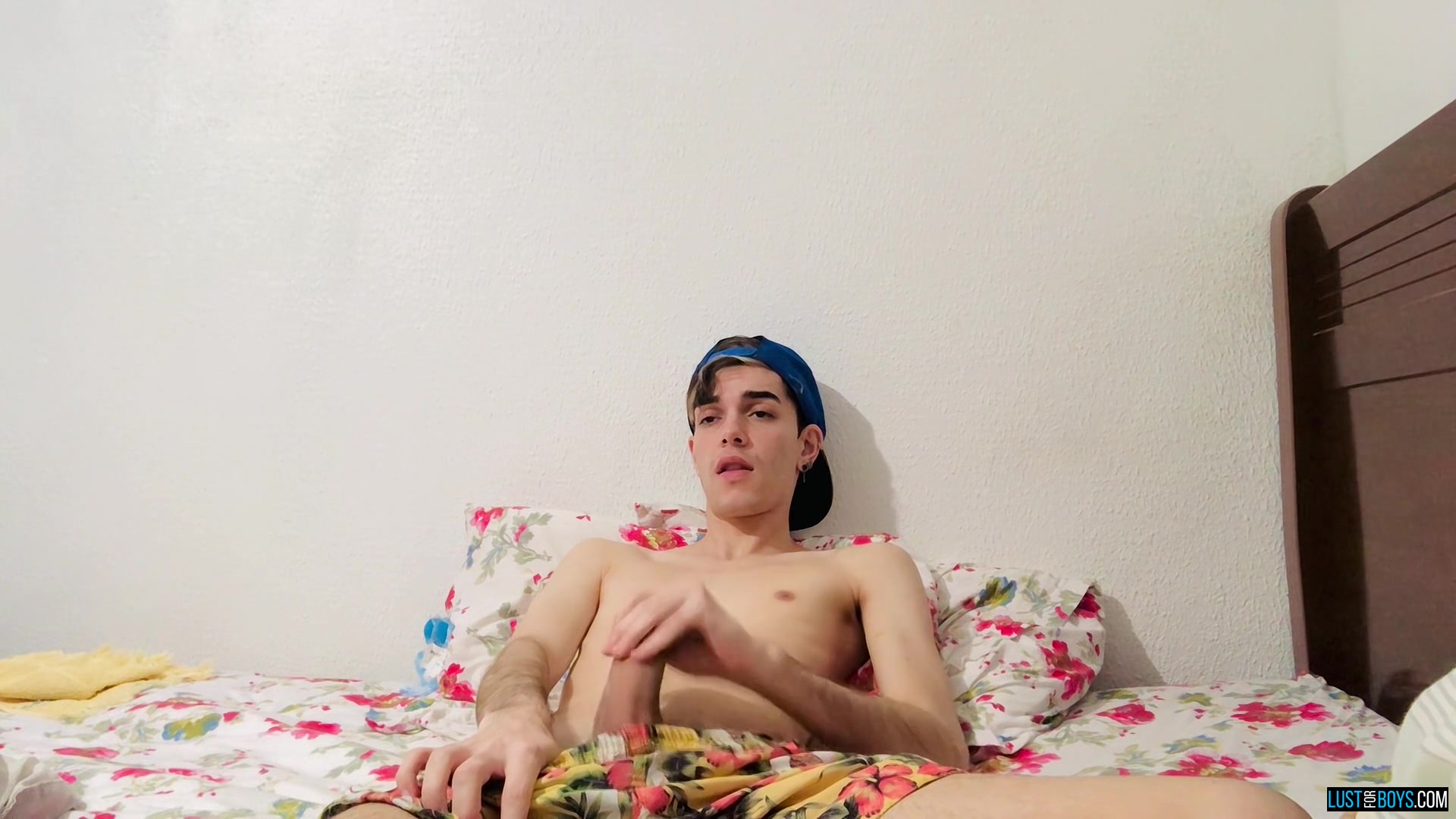 Freeballing Boy Squirts Big - Henry Evans